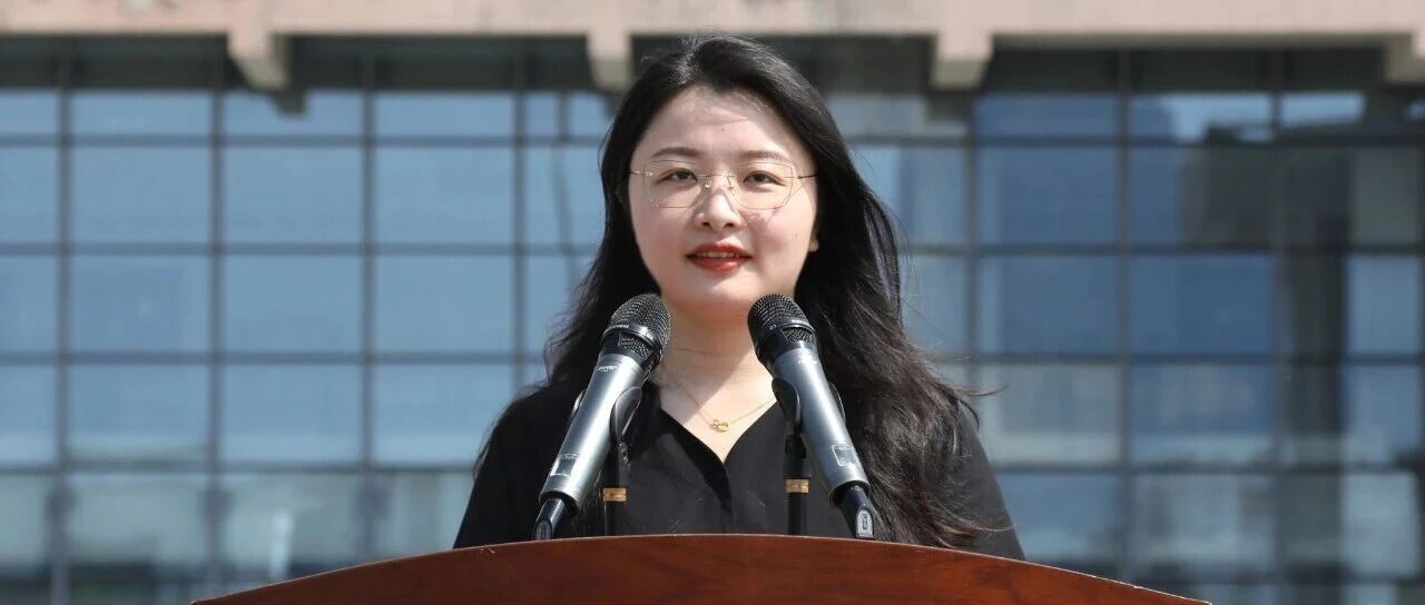 以法为界，共护网络晴空——大丰新丰中学邀请韦唯律师作专题演讲